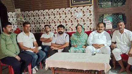 बंगाणा: कुटलैहड़ के पूर्व विधायक दविंदर भुट्टो ने धार्मिक और सामाजिक कार्यक्रमों में शिरकत की, ग्रामीणों की समस्याएं सुनीं