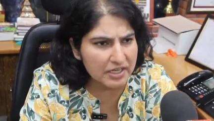 कुल्लू: मणिकर्ण में नदी किनारे दो टूरिस्ट महिलाओं पर गिरा पेड़, एक की हालत गंभीर, दूसरी को आई हल्की चोटें: डीसी तोरुल एस रवीश