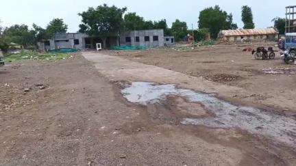सोयगाव: सोयगाव नगरपंचायतीकडून पावसाळी पूर्व स्वच्छता नाही शहरात घाणच घाण