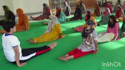 भिवानी: जिला कारागार में बंदियों को योग कराकर तनाव मुक्त रहने के दिए टिप्स