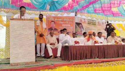 पीलीभीत: दौलतपुर पट्टी गांव में कृषि विभाग द्वारा आयोजित कार्यक्रम में केंद्रीय राज्य मंत्री पहुंचे, किसानों को किया संबोधित