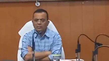 जांजगीर: कलेक्ट्रेट कार्यालय सभाकक्ष में कलेक्टर ने पंचायत एवं ग्रामीण विकास कार्यों की समीक्षा की