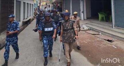 धामपुर: नहटौर में ईद के पर्व को देखते हुए शांति व्यवस्था बनाए रखने के लिए आरएएफ व पुलिस बल ने किया पैदल गश्त