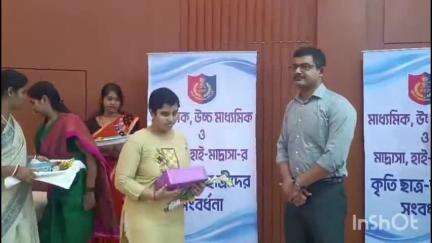বর্ধমান ১: পূর্ব বর্ধমান জেলা পুলিশের উদ্যোগে মাধ্যমিক ও উচ্চ মাধ্যমিকে কৃতি ছাত্র-ছাত্রীদের সংবর্ধনা প্রদান
