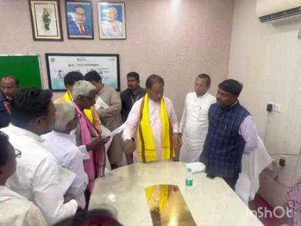 धमतरी: कलेक्ट्रेट में मुख्यमंत्री से मिले डूबान क्षेत्र के लोग, भूमि आवंटन की मांग की