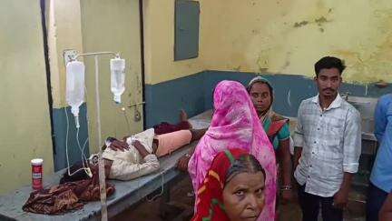 दुधि: झारोखुर्द गांव में ऑटो पलटने से 3 लोग हुए घायल, एक को जिला अस्पताल किया गया रेफर