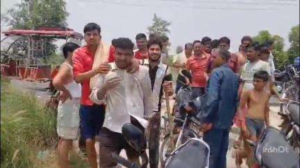 छिबरामऊ: पालिया गांव में जल जीवन मिशन की पानी की टंकी से सोलर पैनल की केबल चोरी करते 2 युवकों को पुलिस ने सौंपा