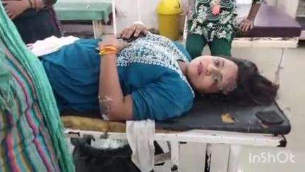 बिजनौर: कस्बा झालू में पैदल जा रही महिला को बाइक चालक ने मारी टक्कर, घायल महिला को जिला अस्पताल में किया गया भर्ती