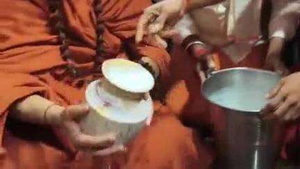 जरमुण्डी: निरंजनी अखाड़ा के पीठाधीश्वर कैलाशानंद गिरी महाराज ने बासुकीनाथ मंदिर में की पूजा-अर्चना