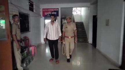 अमरोहा: रजबपुर में फिल्मी अंदाज में कार रोककर गोली मारने वाले एक आरोपी को पुलिस ने किया गिरफ्तार