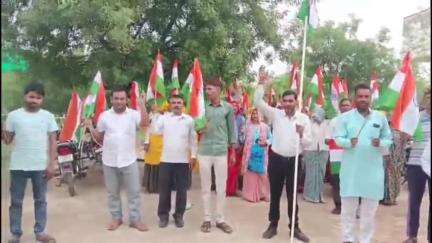 बसवा: केशरीसिंहपुरा में ऑपरेशन सिंदूर की सफलता पर निकाली गई तिरंगा रैली, बीजेपी नेता बोले- यह बदलते भारत की तस्वीर