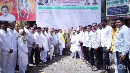 अहमदपूर: सहकार मंत्री बाबासाहेब पाटील यांच्या हस्ते छत्रपती शिवाजी महाराज चौकात खतांचे सुधारित दरपत्रक २०२५ चे अनावरण