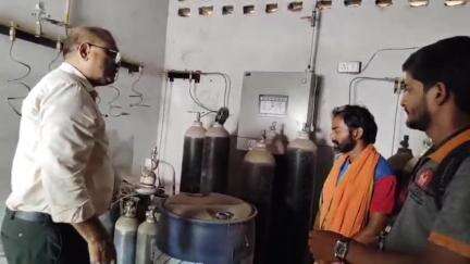 महोबा: संभावित कोरोना लहर से पहले जिला अस्पताल में लापरवाही उजागर, संयुक्त निदेशक के निरीक्षण में ऑक्सीजन प्लांट मिला बंद