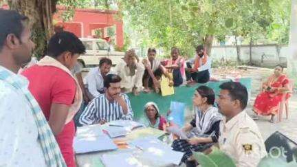 महिषी: महिषी थाना परिसर में अंचल प्रशासन और थाना अध्यक्ष की मौजूदगी में जनता दरबार आयोजित, मौके पर ही मामलों का निष्पादन