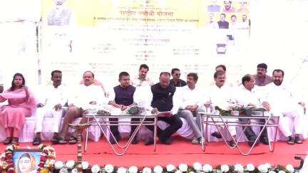 अमरावती: पालकमंत्री चंद्रशेखर बावनकुळे यांच्या हस्ते राष्ट्रीय वयोश्री योजनेअंतर्गत सहाय्यक उपकरणांचे वाटप; 'एक पेड माँ के नाम' उ