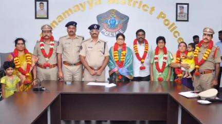 పదవీ విరమణ చేసిన పోలీసులకు ఘన సన్మానం