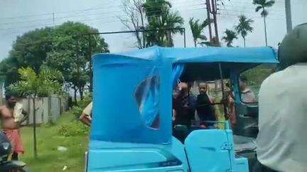 অমরপুর: উদয়পুর ১ নম্বর ফুলকুমারী এলাকায় মটর চুরির ঘটনায় শুভজিৎ নামের এক যুবককে আটক করে মারধর করে পুলিশের হাতে তুলে দেয়