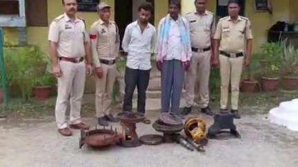 पंडरिया: भोरमदेव शक्कर कारखाना से ₹10 लाख का सामान चोरी करने और उसे खरीदने वाले आरोपी को गिरफ्तार, पुलिस ने भेजा जेल