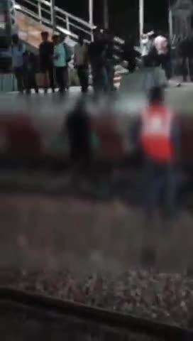 फतेहपुर: रेलवे स्टेशन प्लेटफार्म नंबर 2 में ट्रेन की चपेट में आने से युवक की हुई मौत, पुलिस ने कराया पोस्टमार्टम