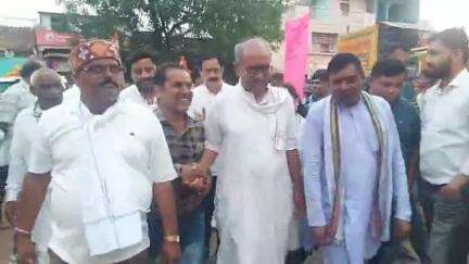 डिंडौरी: शहपुरा नगर में कांग्रेस के जिला प्रवक्ता ने दिग्विजय सिंह से मुलाकात कर कांग्रेस की कार्यप्रणाली पर जानकारी दी