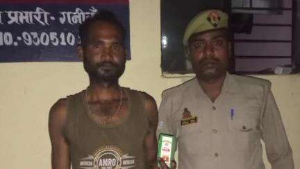 कर्वी: चित्रकूट चौकी प्रभारी गनीवां ने 20 क्वार्टर देशी शराब के साथ एक अभियुक्त को किया गिरफ्तार