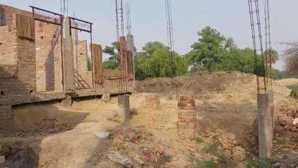 सिराथू: चकखुदाएगंज में सरकारी जमीन पर बन रहे पीएम आवास को शिकायत पर राजस्व व पुलिस ने रुकवाया, वादी को मिल रही धमकियां