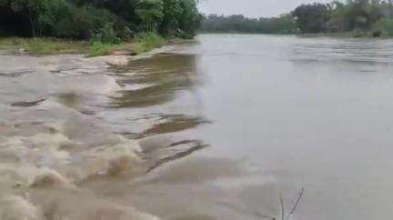 করিমগঞ্জ: গান্ধাইয়ে ভাঙলো লঙাই নদীর বাঁধ,জলমগ্ন বিস্তর এলাকা