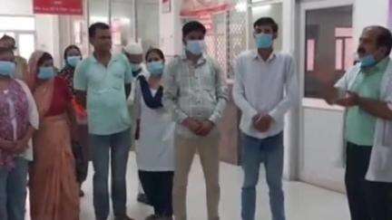 शामली: जिला संयुक्त चिकित्सालय में कोरोना को लेकर सतर्कता के मद्देनज़र किया गया मॉक ड्रिल का आयोजन