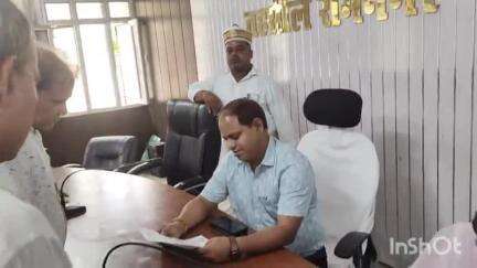 रामनगर: रामनगर तहसील में अधिवक्ता के चैंबर में शुक्रवार रात आग लग गई, वकीलों ने एसडीएम को ज्ञापन सौंपा