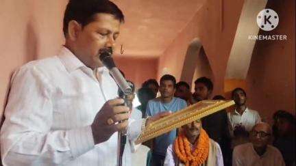 थरथरी: उत्क्रमित मध्य विद्यालय छोटी छरियारी में शिक्षक के सेवानिवृत्त होने पर दी गई विदाई