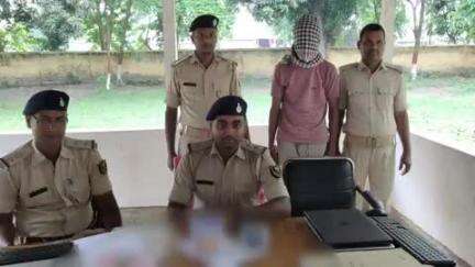 कटिहार जिला के बरारी थानान्तर्गत अपराध की योजना बनाते हुए 01 देशी कट्टा के साथ  एक अपराधी को किया गया गिरफ्तार I