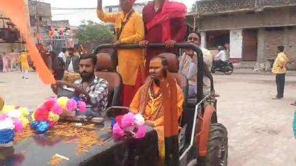 सप्त दिवसीय श्रीरूद्रचंडी हवनात्मक महायज्ञ सह देवी प्राण प्रतिष्ठा महोत्सव कलश शोभायात्रा मे हजारों श्रद्धालु हुए शामिल।