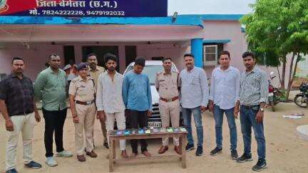 साजा: बेमेतरा मोबाइल दुकान में चोरी करने वाले 1 नाबालिग सहित 2 आरोपियों को साइबर सेल और सिटी कोतवाली पुलिस ने किया गिरफ्तार