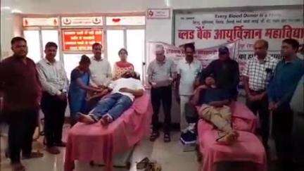 डूंगरपुर: ब्लड बैंक में इंडियन रेड क्रॉस सोसायटी के नेतृत्व में आपातकालीन रक्तदान हुआ, 5 यूनिट रक्त संग्रहित