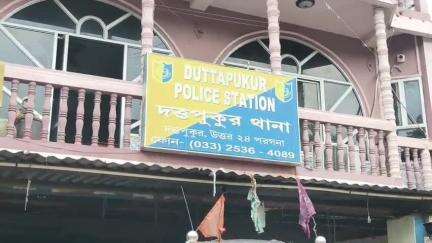 বারাসাত ১: দত্তপুকুরে ফের বিপুল পরিমাণ নিষিদ্ধ বাজি ও মসলা উদ্ধার, গ্রেফতার ৪ বাজি কারবারি