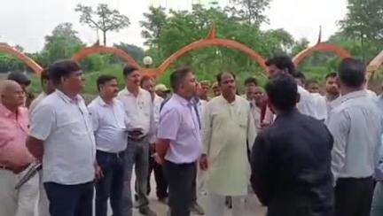 पडरौना: पंचमित्र के संकल्प और सामूहिक प्रयासों से बहने लगेगी बांसी नदी की धारा, विधायक व डीएम ने दिए निर्देश