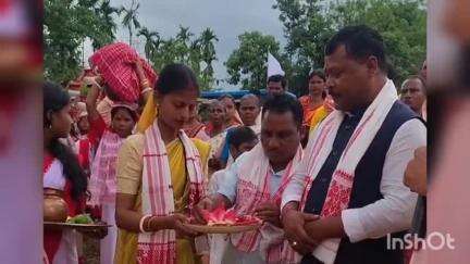 বিশ্বনাথ: সাকোমঠা চাহ বাগিছাত আজিৰ পৰা ২৪ ঘন্টিয়া ভাগৱত পাঠৰ জলযাত্ৰৰ শুভাৰম্ভ বিধায়ক দিগন্ত ঘাটোৱালৰ