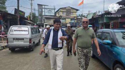মাৰ্ঘেৰিটা: ডিগবৈ চহৰত যশোদা হল

নিৰ্মীয়মান পথটোৰ পৰিদৰ্শন ডিগবৈ সমষ্টিৰ বিধায়ক সুৰেন ফুকনৰ
