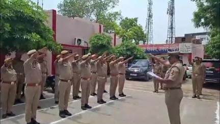 गोवर्धन: पुलिसकर्मियों ने तंबाकू और उसके उत्पादकों से दूर रहने की दिलाई शपथ