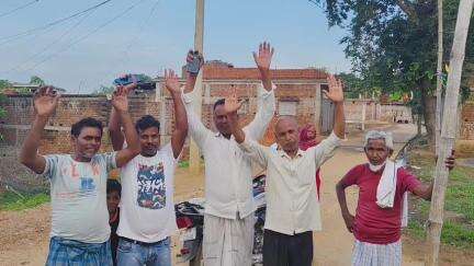 सोनो: पुलिस की नाक के नीचे कुसैया घाट से बालू की हो रही लूट, रात भर बालू लेकर दौड़ते रहते हैं ट्रैक्टर #jansamasya