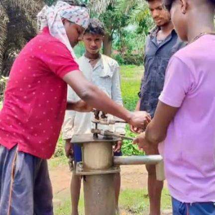 सुकमा: जिले के अंदरूनी ग्राम मरइगुड़ा के बोड़ाहुबली पारा में प्रशासन की पहल पर हुआ हैण्डपम्प मरम्मत कार्य