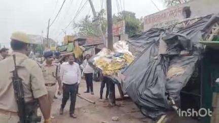 सादाबाद: सादाबाद के एसडीएम ने पुलिस फोर्स के साथ अतिक्रमण पर चलाया चाबुक, हटवाए अतिक्रमण, अतिक्रमणकारियों में मचा हड़कंप
