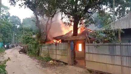 সোনামুড়া: কুলুবাড়ি এলাকায় ইমামের বাড়িতে ভয়াবহ অগ্নিকাণ্ড, ক্ষয়ক্ষতির পরিমাণ ১৫ লক্ষ টাকা