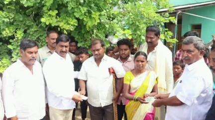 పలుకూరు గ్రామంలో లబ్ధిదారులకు పెన్షన్లు పంపిణీ చేసిన మంత్రి బీసీ జనార్దన్ రెడ్డి