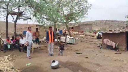 राजपुर: जंगली जानवर के काटने से 4 लोगों की मौत का मामला, ग्राम लिम्बई पहुंची डॉक्टरों की टीम व अनुविभागीय अधिकारी