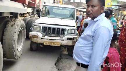 नौडीहा बाज़ार: नौडीहा बाजार में नो एंट्री में घुसा टेलर, साप्ताहिक बाजार में लगा घंटो जाम, राहगीर परेशान