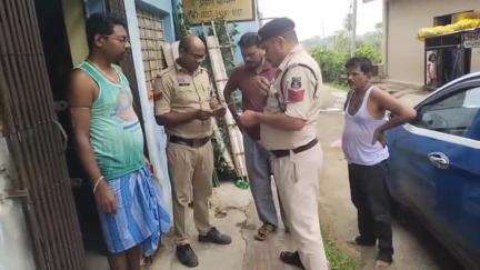 पत्थलगांव: पत्थलगांव में बाहर से आए संदिग्ध 49 प्रवासियों के दस्तावेजों की की गई जांच, 3 मकान मालिकों पर हुई कार्रवाई