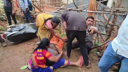 नारायणपुर: ओरछा मुख्य मार्ग पर ग्राम गढ़बेंगाल में माइंस के ट्रक ने स्कूटी सवार युवती को मारी टक्कर, गंभीर चोट आई, उपचार जारी