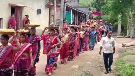 ସୋନପୁର: ସୁବଳୟା ଗାନ୍ଧୀ ପଡ଼ା ଠାରେ ଦେବ ଦମ୍ପତିଙ୍କ ନିର୍ବନ୍ଧ ପର୍ବ ଅନୁଷ୍ଠିତ,ଯୋଗଦେଲେ ଶତାଧିକ ଭକ୍ତ ଓ ଶ୍ରଦ୍ଧାଳୁ