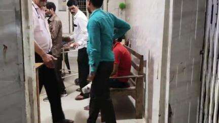बीना: मंडी बामोरा रेलवे स्टेशन के पास ट्रेन से गिरने से यात्री घायल, रेलवे एंबुलेंस से अस्पताल में भर्ती